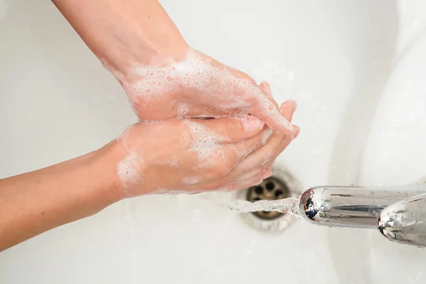 Händewaschen. Hände reinigen — Stockfoto