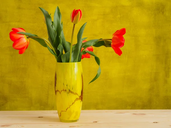 Red tulips in a vase — Stock Photo, Image