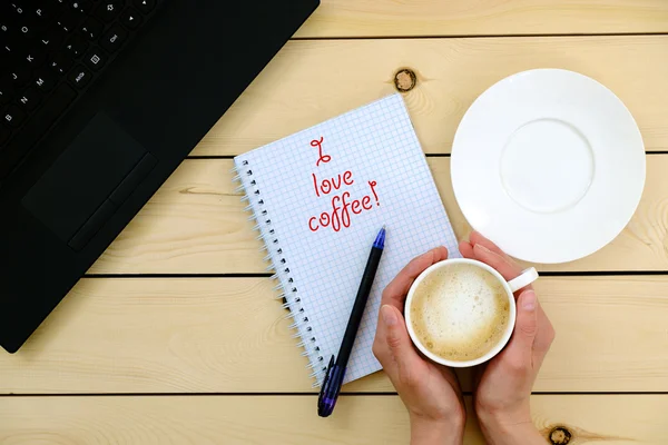 Kopp kaffe med inskriptionen jag älskar kaffe — Stockfoto