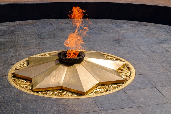 Eternal flame, a monument in the center of Tashkent, Uzbekistan — Stock Photo, Image