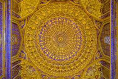 Medrese Tilla-Kari içinde Registan Meydanı, Semerkand, Özbekistan
