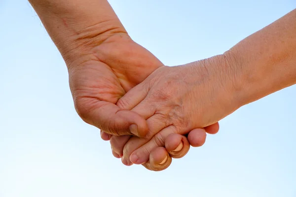 Elderly couple holding hands — Stock Photo, Image