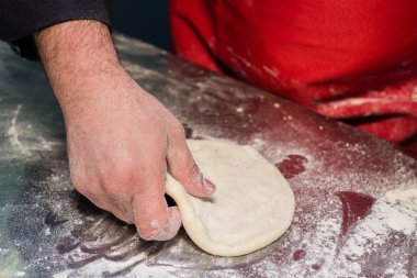 İtalyan Şef pizza hamuru hazırlama