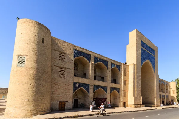 Kukeldash madrasah arkitektoniskt komplex Lyabi-Hauz i Buchara Uzbekistan. — Stockfoto