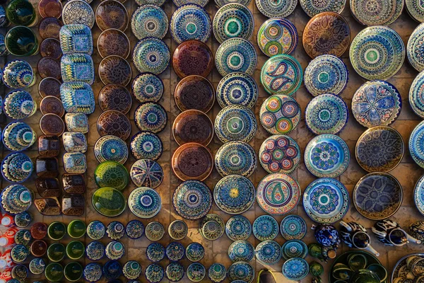 Decorative plates at the Bazaar, Bukhara, Uzbekistan — Stock Photo, Image