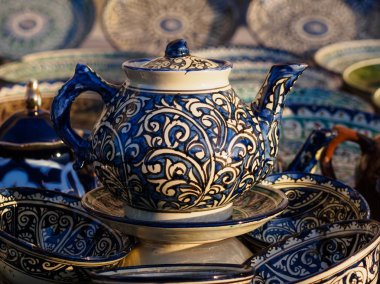Buhara, Özbekistan'a seramik çaydanlık