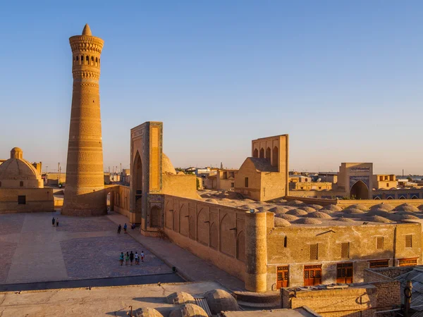 Panoramautsikt över de komplexa Poi Kolon - moskén Kolon och minaret Buchara Uzbekistan — Stockfoto