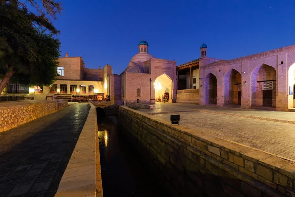 TOKİ Sarrofon - kapalı çarşı XVI yüzyılda gece, Buhara, Özbekistan.