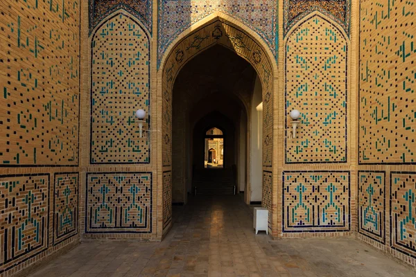 Mosaico na entrada da mesquita Kolon, Bukhara, Uzbequistão — Fotografia de Stock