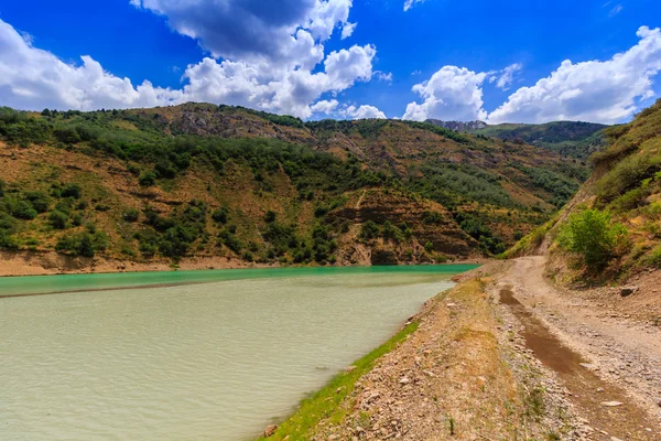 La rivière de Pskem, le paysage de l'Ouzbékistan — ストック写真