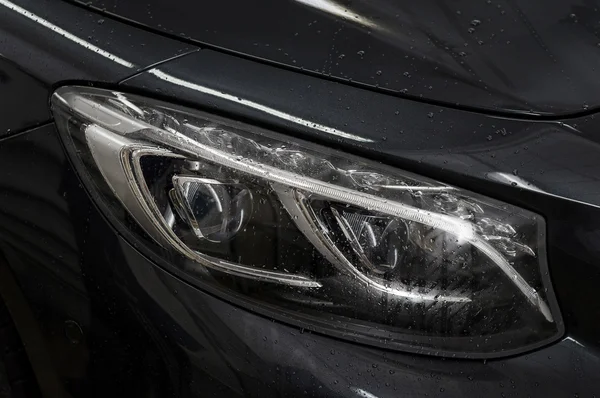 Car headlights with water drops. — Stock Photo, Image