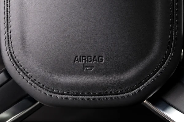 Značka airbagu na volantu vozu. — Stock fotografie