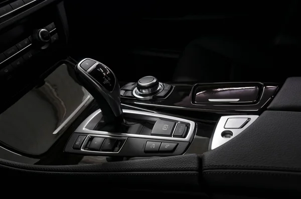 Gear shift in modern car. — Stock Photo, Image