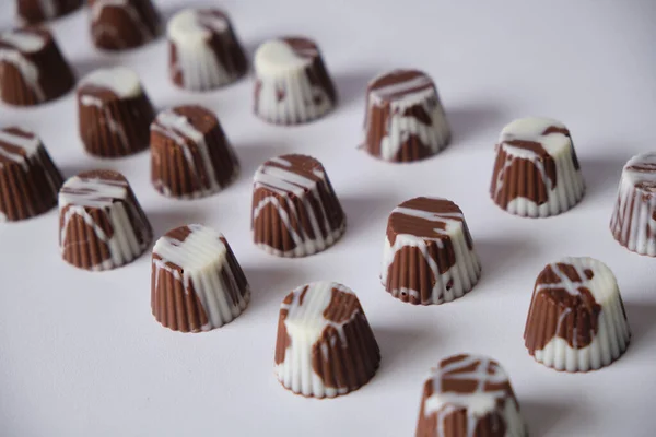 Bombones Mordeduras Chocolate Blanco Chocolate Con Leche Chocolate Negro Rellenos — Foto de Stock