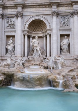 İnsanlar olmadan Fonatana di Trevi 'nin yüksek çözünürlüklü panoramik görüntüsü