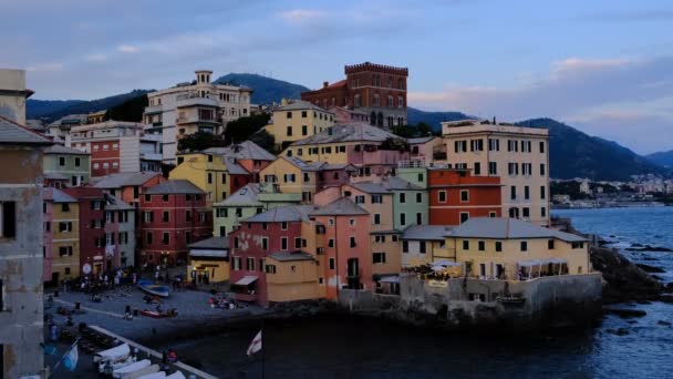 Vídeo Cámara Lenta Alta Calidad Boccadasse Pastel Casas Color Playa — Vídeo de stock