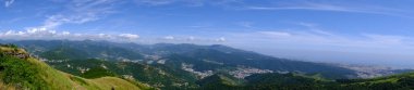 Diamante Kalesi 'nin yaprak yayından panoramik bir manzara, LA Mura, Cenova, Liguria, İtalya' da