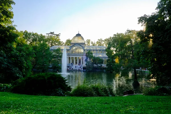 Kristal Saray Uzun Soluklu Görüntüsü Parque Del Retiro Madrid — Stok fotoğraf