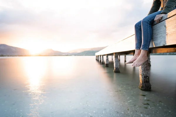 Alone Unrecognizable Female Person Sitting Wooden Pier Sunset Dawn Feet — Stock Photo, Image