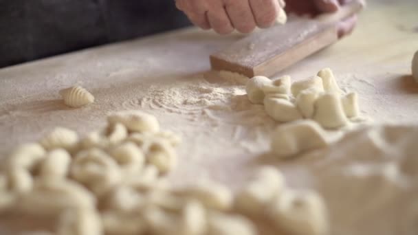 Processo Close Tradição Vegan Caseiro Batatas Italiano Macarrão Nhoque Cozinheiro — Vídeo de Stock