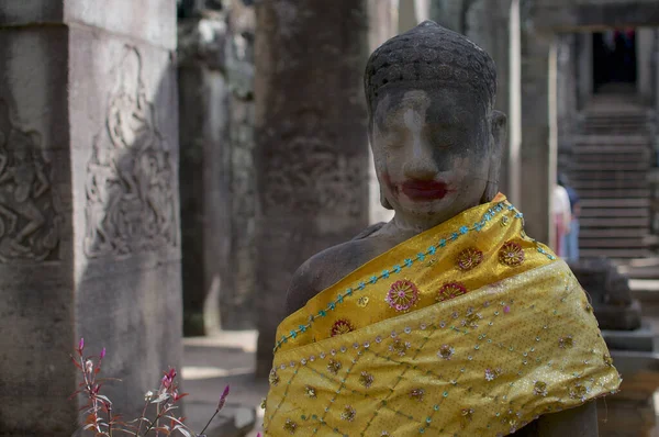Hermosa Estatua Buda Piedra Decorada Templo Del Edificio Angkor Wat —  Fotos de Stock