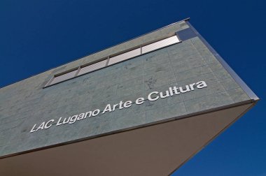 Lugano, Ticino, İsviçre - 11 Kasım 2020: Lugano Arte e Cultura (Lugano Arte e Cultura) kültür merkezi Lugano, İsviçre. Bina şehrin ünlü bir simgesidir.