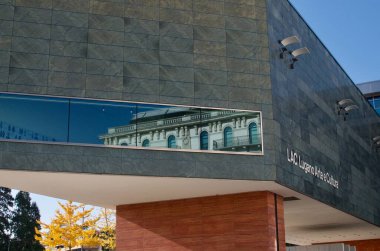 Lugano, Ticino, İsviçre - 11 Kasım 2020: Lugano Arte e Cultura (Lugano Arte e Cultura) kültür merkezi Lugano, İsviçre. Bina şehrin ünlü bir simgesidir.