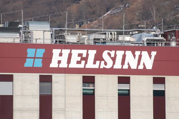 ビアスカ ティチーノ スイス 1月2021 ビアスカに位置するヘルシン製薬工場 Helsinn Helsinn Groupは 世界有数の支援がんケア企業の1つです — ストック写真