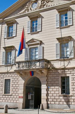 Bellinzona, Ticino, İsviçre - 23 Mart 2021: Devlet binasının ön görüntüsü, İsviçre Bellinzona, İsviçre 'deki Palazzo delle Orseline olarak da bilinir.