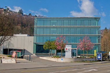 Lugano, Ticino, İsviçre - 21 Mart 2021: İsviçre 'nin Lugano kentinde bulunan İsviçre ulusal süperbilgisayar merkezinin görüntüsü. Merkez ETH Zürih Üniversitesi tarafından işletilmektedir.