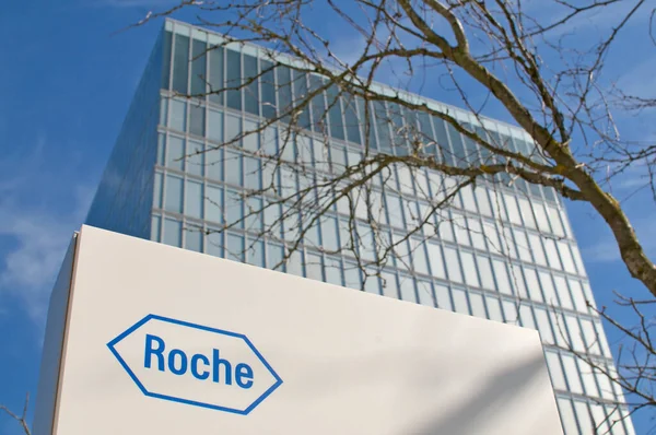 Rotkreuz Zug Suiza Marzo 2021 Señal Roche Frente Torre Diagnóstico — Foto de Stock