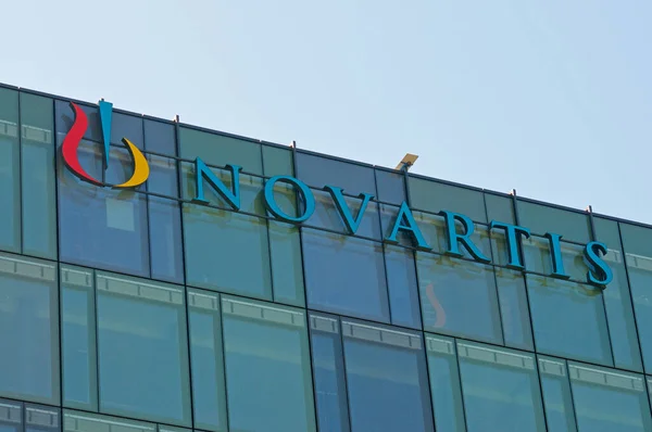 Rotkreuz Zug Svájc 2021 Március Novartis Tábla Lóg Épület Rotkreuz — Stock Fotó