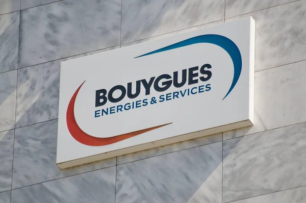 Zug Suiza Marzo 2021 Bouygues Energis Services Cartel Colgado Oficina —  Fotos de Stock