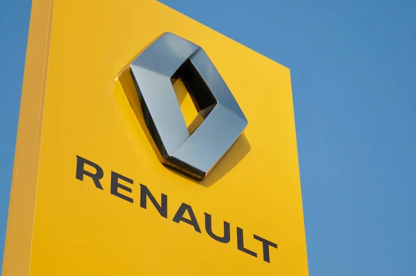 Manno Ticino Suiza Marzo 2021 Renault Amarillo Firma Contra Cielo — Foto de Stock