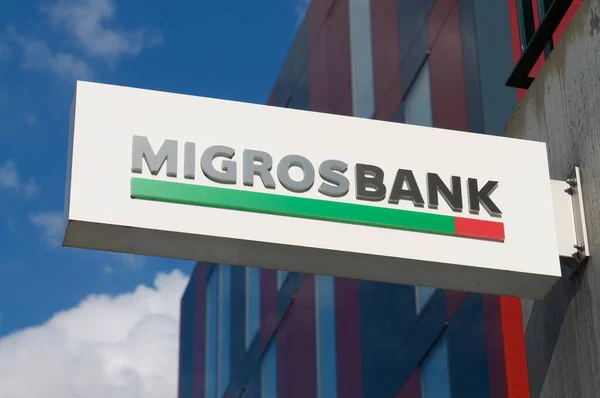 Wohlen Aargau Švýcarsko Dubna 2021 Migros Bankovní Značka Visící Budově Stock Obrázky