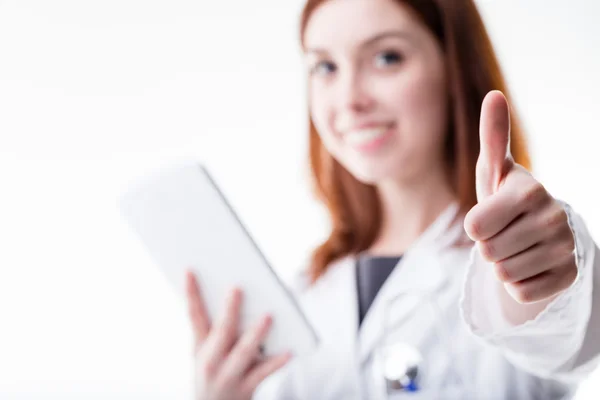 Médico diz polegares para cima sorrindo — Fotografia de Stock