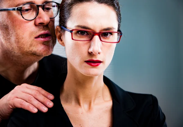 Man threatens woman: harassments on the workplace — Stock Photo, Image