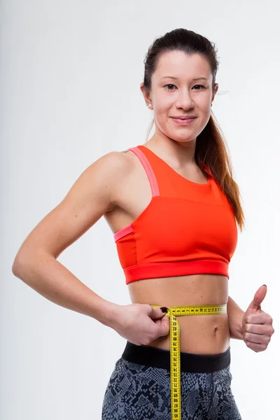 Succesvolle training van de vrouw op haar buik merkbaar — Stockfoto