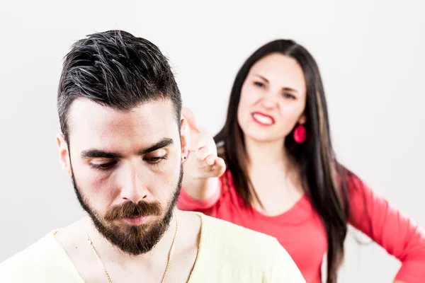 Homem sofrendo sobre uma mulher desprezando ele — Fotografia de Stock