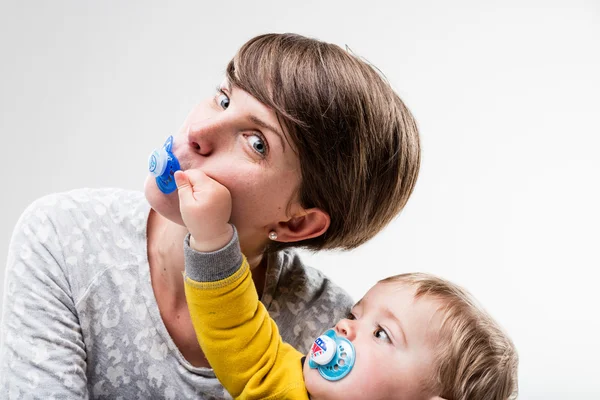 Chi è questo ciuccio è mio o tuo — Foto Stock