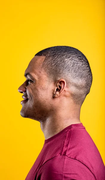 Profil leende porträtt av en afro-american man — Stockfoto