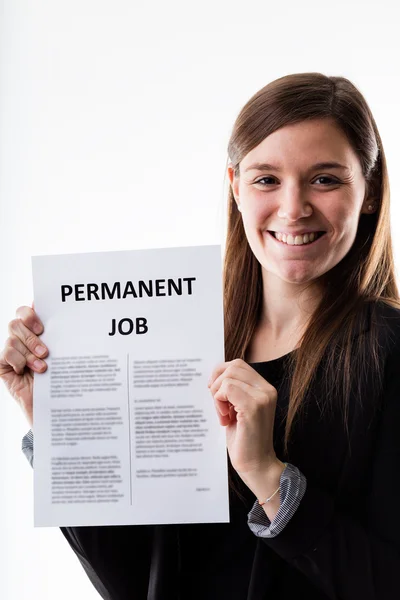 Mujer orgullosamente sosteniendo su contrato de trabajo — Foto de Stock