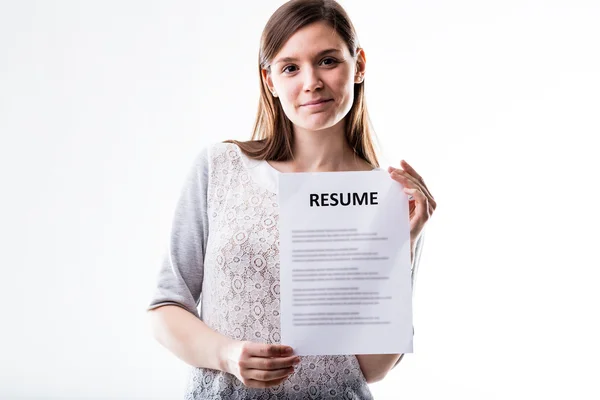 Mujer joven mostrando su curriculum vitae — Foto de Stock