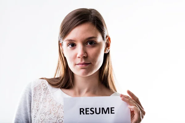 Mujer joven mostrando su curriculum vitae — Foto de Stock