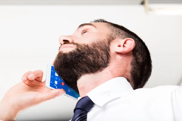 Businessman on his mobile discussing — Stock Photo, Image