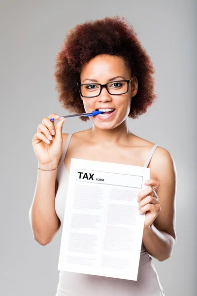 Impuestos no son un problema para esta joven — Foto de Stock