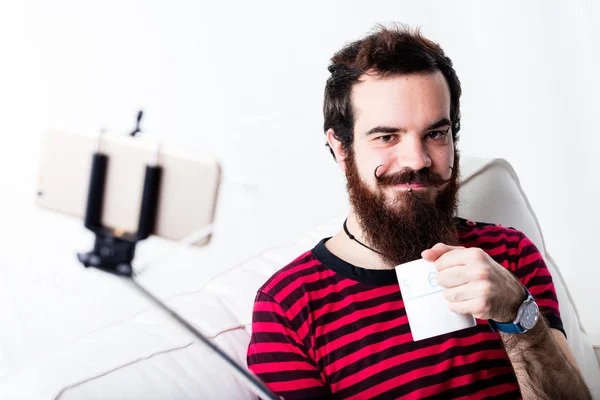 Hipster man taking a selfie with his stick — Stock Photo, Image