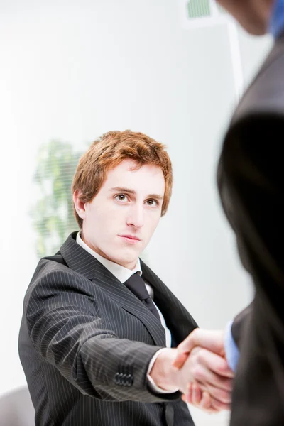 Red headed businessman shaking hands — Stock Photo, Image
