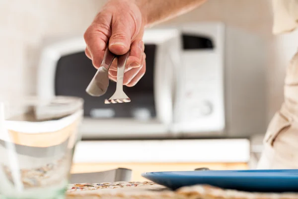 Selective focus on utensils above table setting — Stock Photo, Image