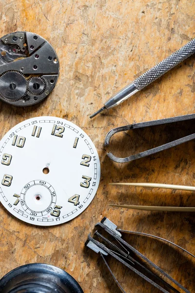 Různé nástroje ciferník hodin, horologists — Stock fotografie
